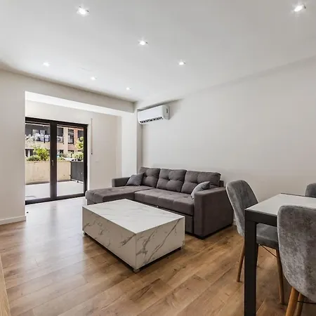 Bright With Large Terrace & Free Parking By Pikhost Appartamento