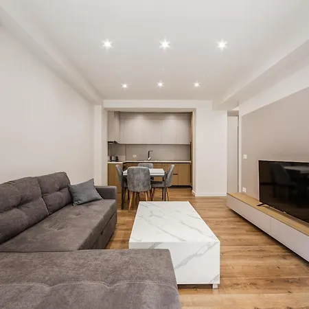 Bright With Large Terrace & Free Parking By Pikhost Appartamento *