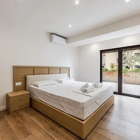 Appartamento Bright With Large Terrace & Free Parking By Pikhost Tirana